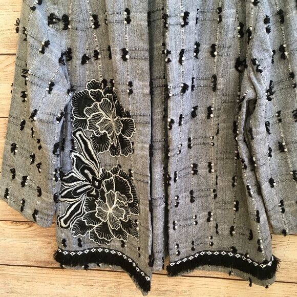 CHICOS TEXTURED BLAZER WITH APPLIQUED FLORAL FRONT‎ - Picture 3 of 7